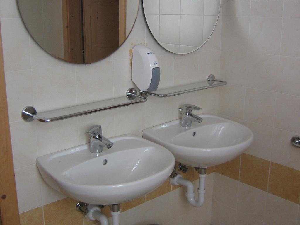 Taxus Hostel Pieve Tesino Oda fotoğraf